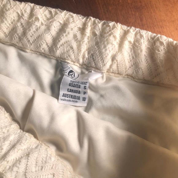 Lace maxi skirt with short lining. - Picture 3 of 6